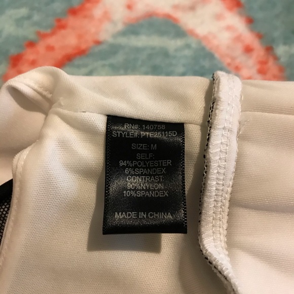 🐙2:$14/3:$19/4:$24🐙 White and Black Sports Bra - Picture 5 of 6